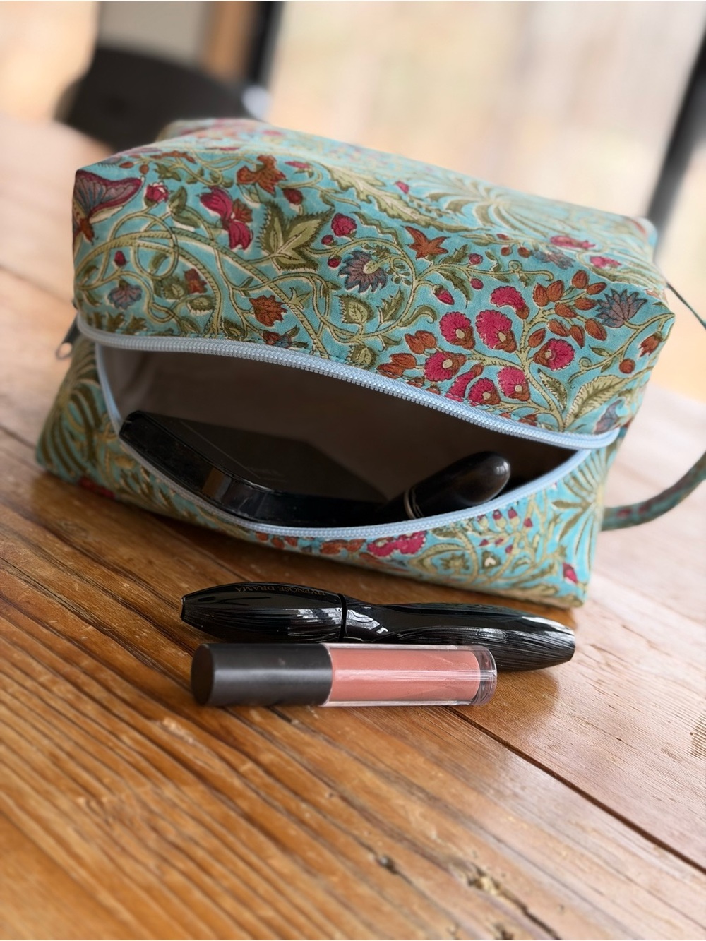Printed Blue Floral Vintage Pouch - Picture 2 of 5